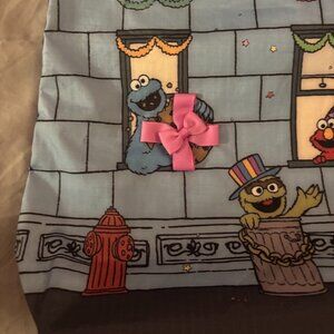 LeSportsac × Sesame Street Easy Magazine Tote Bag – Friends on the Block Print